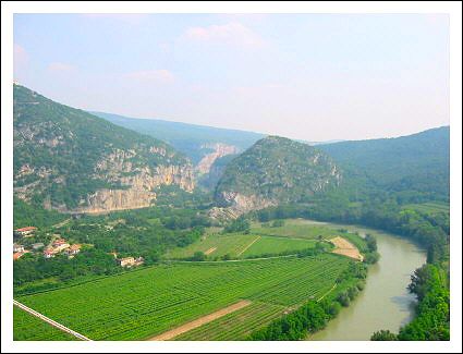 Agriturismo Al Castel, Brentino Belluno, Verona - La vista sulla valle del fiume Adige (Valdadige)